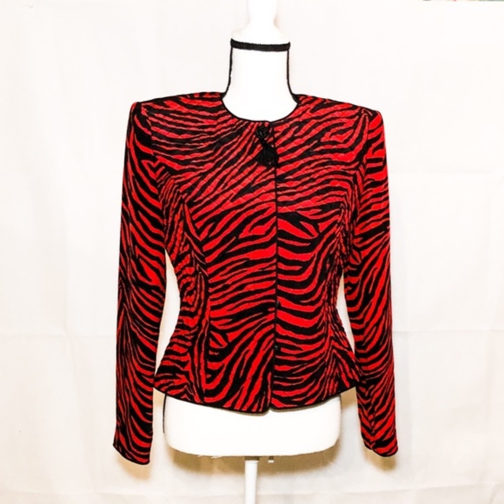 🧥 MAGGY LONDON- Silk Blazer.